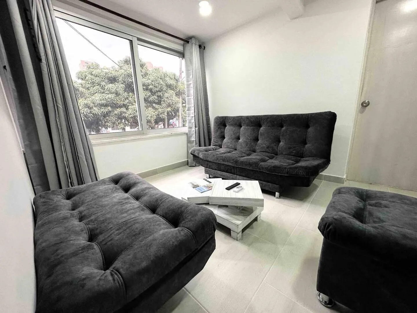Apartment Apartamentos Modernos En La Avenida 80 Medellin