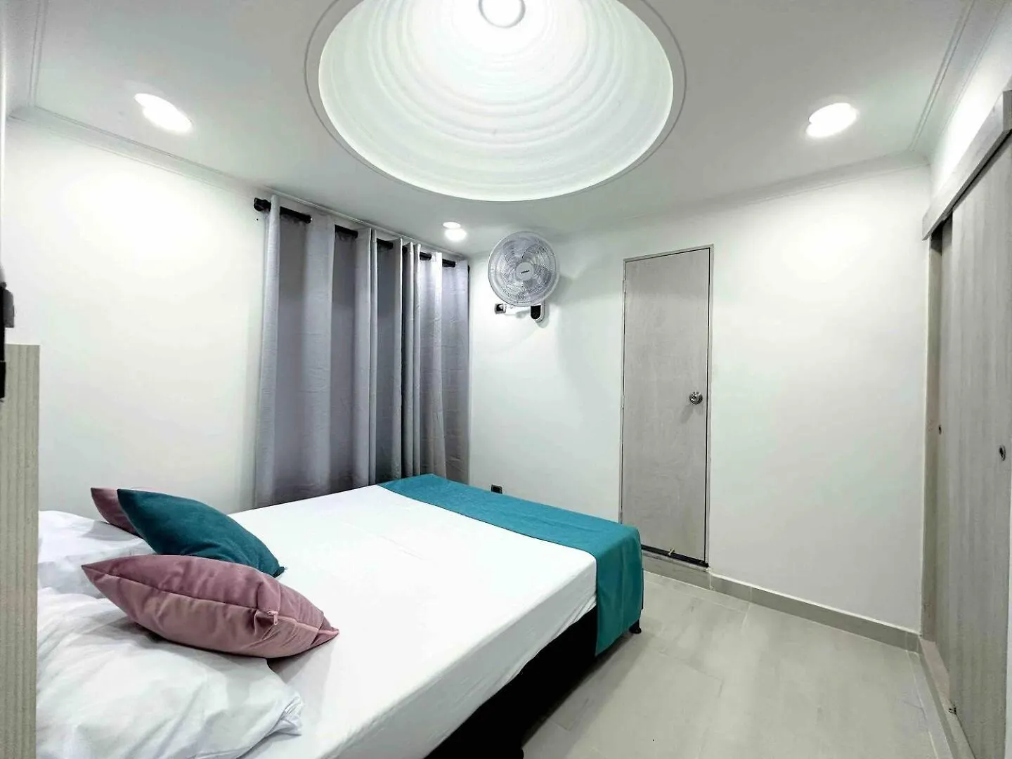 Apartamentos Modernos En La Avenida 80 Medellin 0*,  Colombia