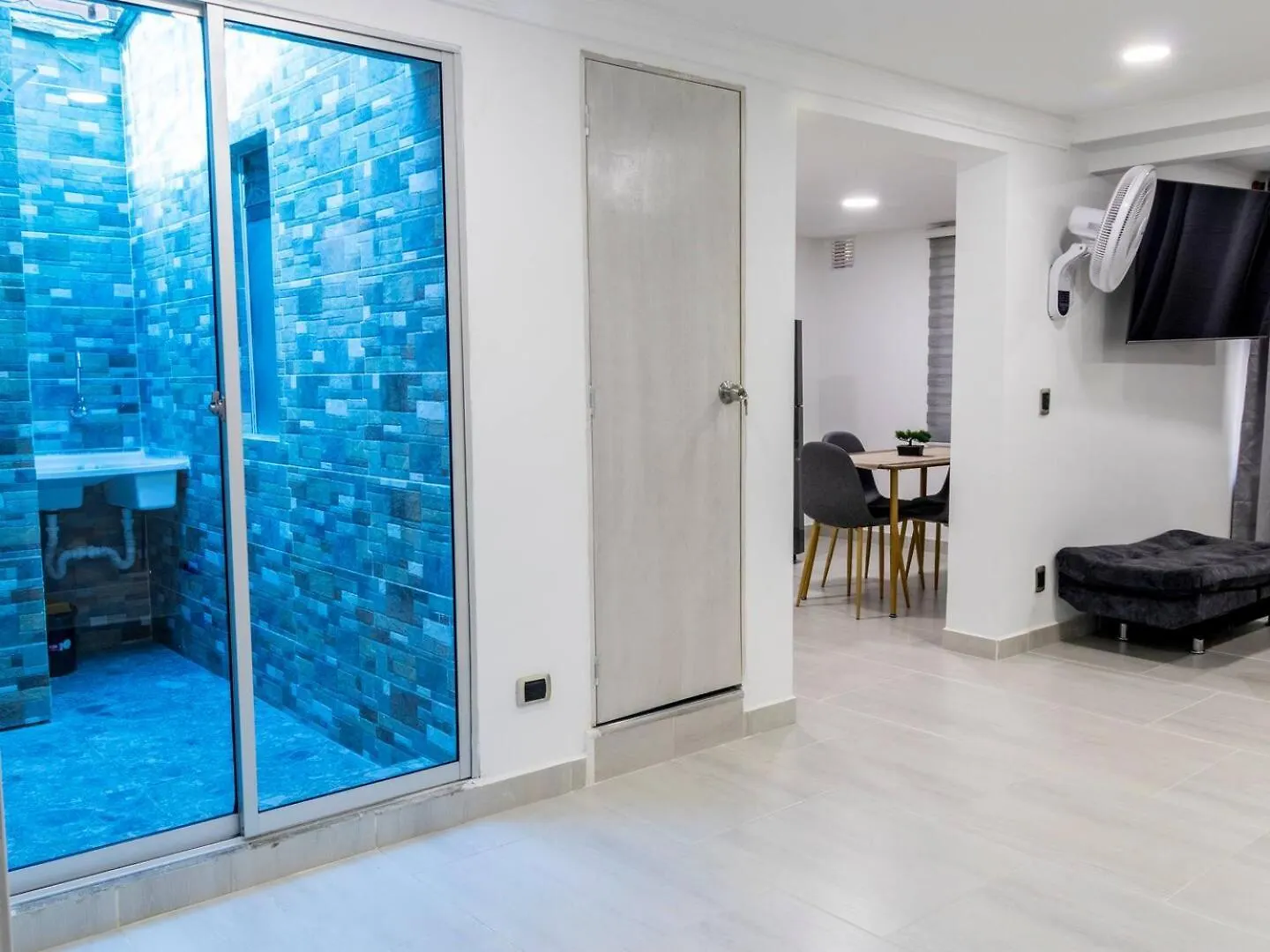 アパート Apartamentos Modernos En La Avenida 80 メデジン コロンビア
