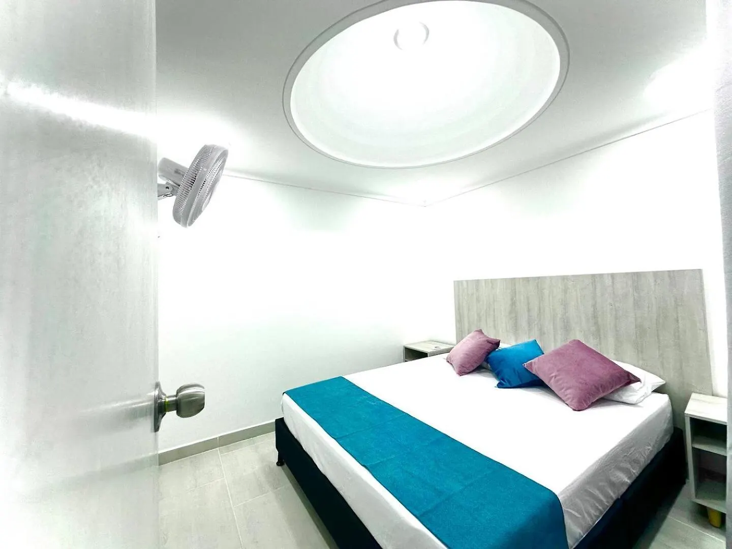 Apartamentos Modernos En La Avenida 80 メデジン